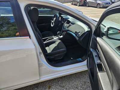 2015 Chevrolet Cruze, $5999. Photo 3