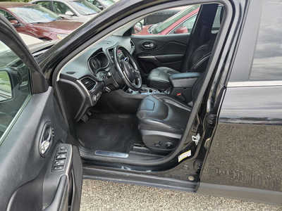 2019 Jeep Cherokee, $12999. Photo 2