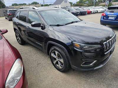 2019 Jeep Cherokee, $12999. Photo 4