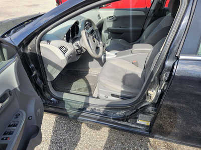 2011 Chevrolet Malibu, $2999. Photo 2