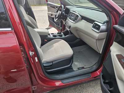 2016 Kia Sorento, $9999. Photo 4