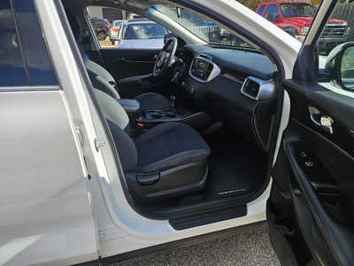 2016 Kia Sorento, $3999. Photo 2