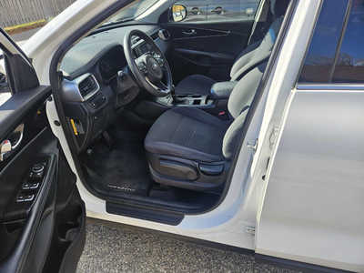 2016 Kia Sorento, $3999. Photo 6