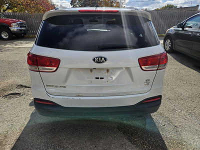 2016 Kia Sorento, $3999. Photo 9