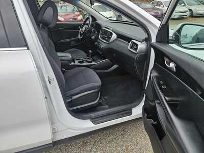 2016 Kia Sorento, $3999. Photo 7