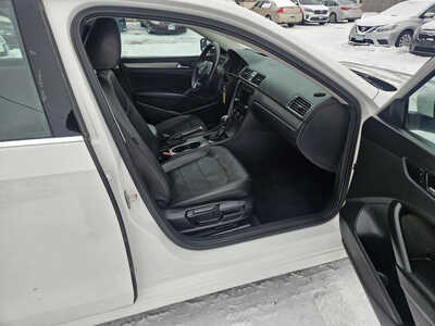 2015 Volkswagen Passat, $6999. Photo 2