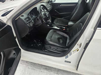 2015 Volkswagen Passat, $6999. Photo 7