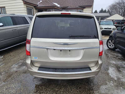 2014 Chrysler Town & Country, $6999. Photo 6