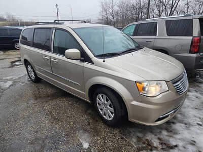 2014 Chrysler Town & Country, $6999. Photo 7