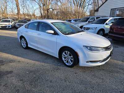 2015 Chrysler 200, $6999. Photo 3