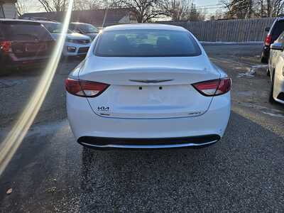 2015 Chrysler 200, $6999. Photo 4