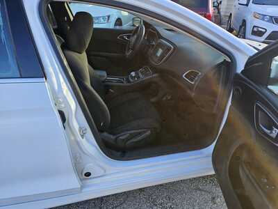 2015 Chrysler 200, $6999. Photo 6