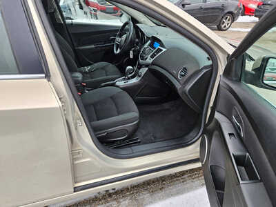 2012 Chevrolet Cruze, $3999. Photo 4