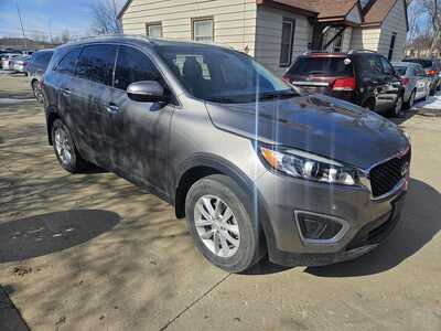 2017 Kia Sorento, $9999. Photo 2