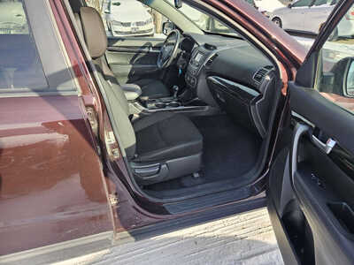 2015 Kia Sorento, $5999. Photo 4