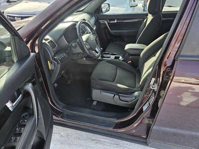 2015 Kia Sorento, $5999. Photo 6