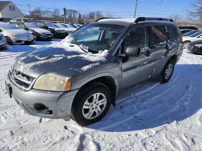 2008 Mitsubishi Endeavor, $2999. Photo 4