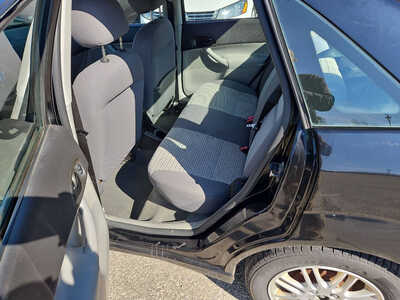 2007 Ford Focus, $1999. Photo 1