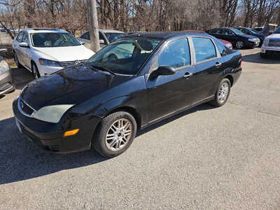2007 Ford Focus, $1999. Photo 2