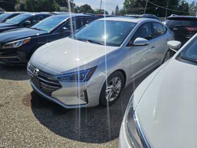 2019 Hyundai Elantra, $8999. Photo 2