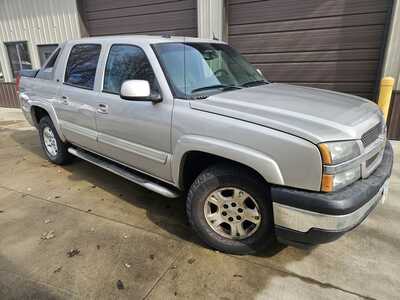 2005 Chevrolet Avalanche, $4999. Photo 2
