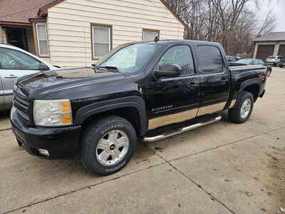 2011 Chevrolet 1500 Crew Cab, $6999. Photo 1
