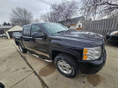 2011 Chevrolet 1500 Crew Cab, $6999. Photo 2