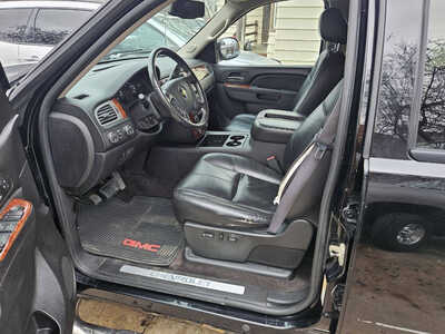 2011 Chevrolet 1500 Crew Cab, $6999. Photo 3