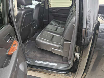 2011 Chevrolet 1500 Crew Cab, $6999. Photo 4