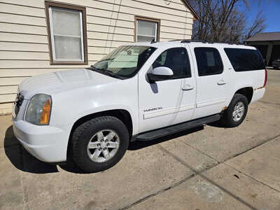 2011 GMC Yukon XL, $7999. Photo 1