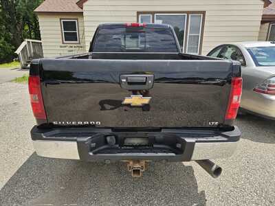 2009 Chevrolet 2500 Crew Cab, $19999. Photo 5