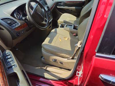 2015 Chrysler Town & Country, $5999. Photo 2