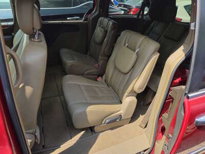 2015 Chrysler Town & Country, $5999. Photo 3