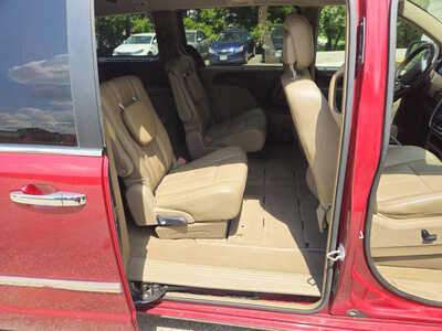 2015 Chrysler Town & Country, $5999. Photo 5