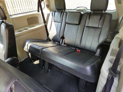 2014 Chrysler Town & Country, $4999. Photo 1