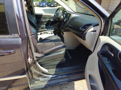 2014 Chrysler Town & Country, $4999. Photo 2