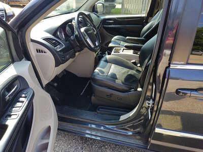 2014 Chrysler Town & Country, $4999. Photo 3