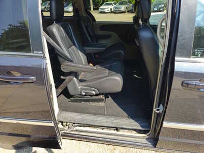 2014 Chrysler Town & Country, $4999. Photo 4