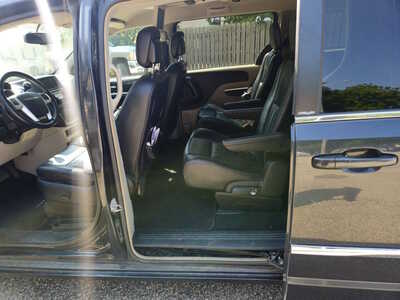 2014 Chrysler Town & Country, $4999. Photo 5