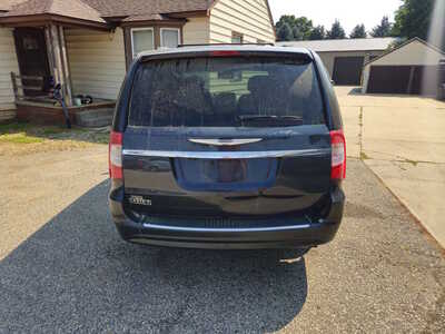 2014 Chrysler Town & Country, $4999. Photo 6