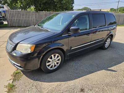 2014 Chrysler Town & Country, $4999. Photo 8