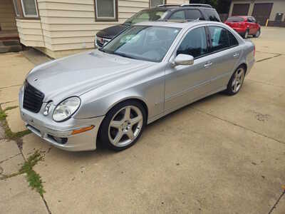 2009 Mercedes-Benz E-Class, $1999. Photo 2