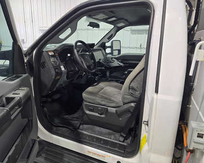 2016 Ford F450-8000, $48595. Photo 11
