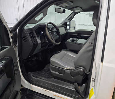 2014 Ford F450-8000, $38995. Photo 9
