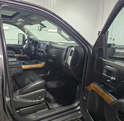 2015 Chevrolet 2500 Crew Cab, $28495. Photo 8