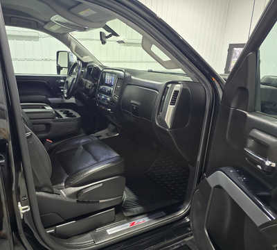 2017 Chevrolet 3500 Crew Cab, $29995. Photo 9