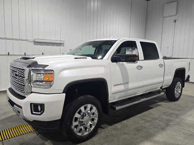 2019 GMC 2500 Crew Cab, $41995. Photo 2