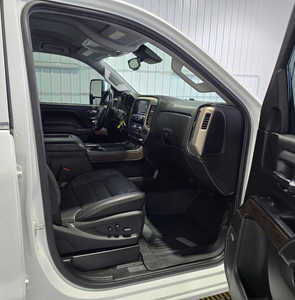 2017 GMC 3500 Crew Cab, $33995. Photo 9