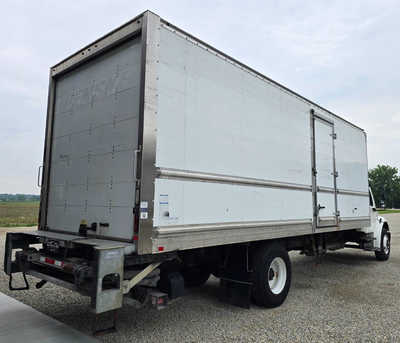2017 Freightliner , $30995. Photo 5