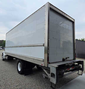 2017 Freightliner , $30995. Photo 6
